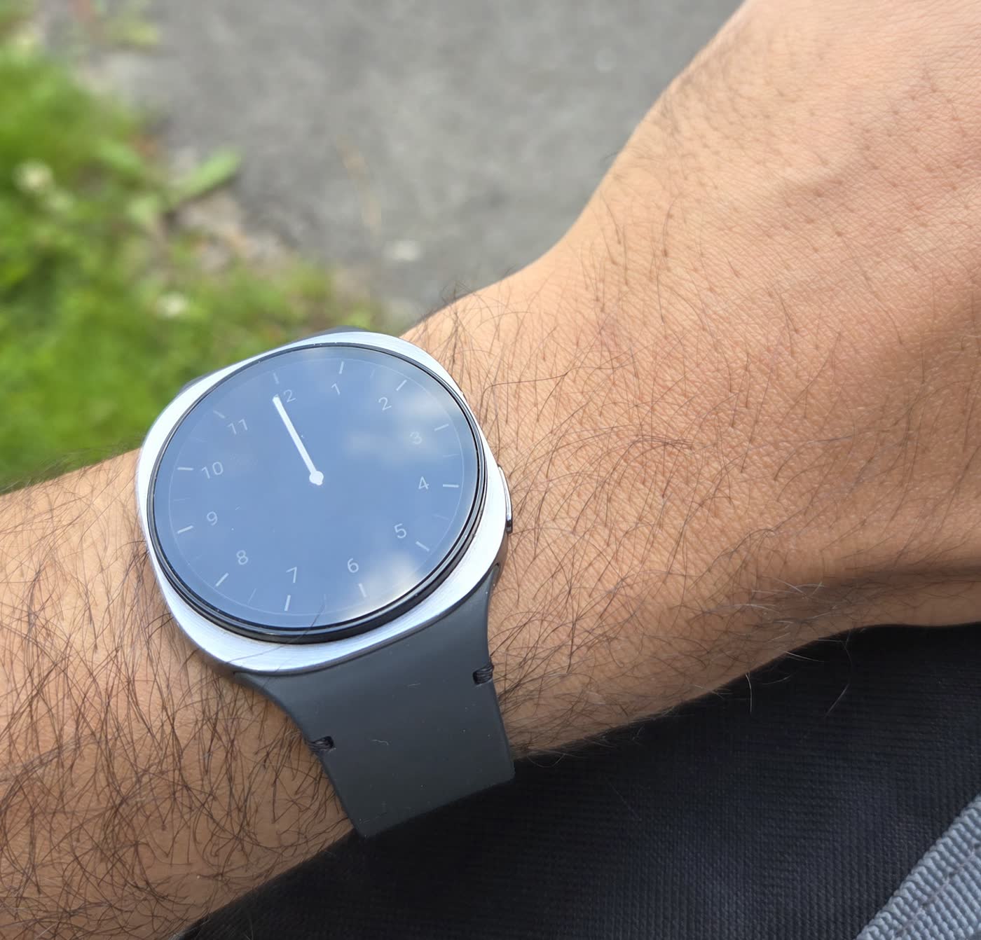 One-handed clock on a Galaxy Watch